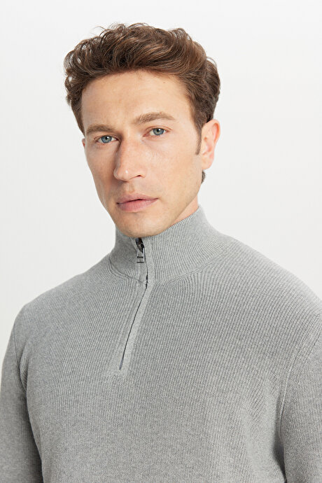 Pamuklu Standart Fit Normal Kesim Bato Yaka Jakarlı Triko Gri Melanj Kazak resmi