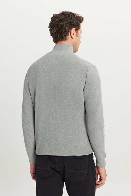Pamuklu Standart Fit Normal Kesim Bato Yaka Jakarlı Triko Gri Melanj Kazak resmi