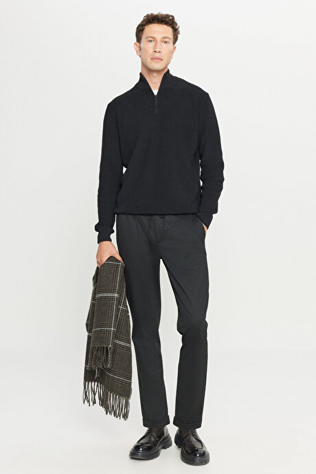 Pamuklu Standart Fit Normal Kesim Bato Yaka Jakarlı Triko Siyah Kazak resmi