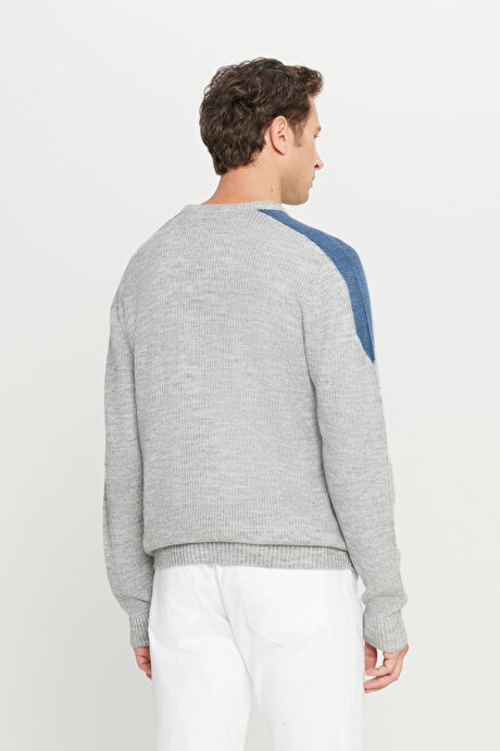 Standart Fit Normal Kesim Bisiklet Yaka Jakarlı Triko Gri Melanj Kazak resmi