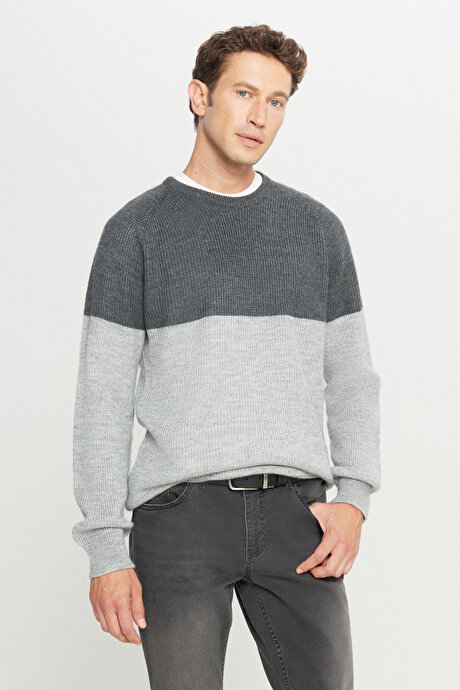 Standart Fit Normal Kesim Bisiklet Yaka Jakarlı Triko Antrasit-Melanj Kazak resmi