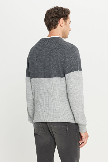 Standart Fit Normal Kesim Bisiklet Yaka Jakarlı Triko Antrasit-Melanj Kazak resmi