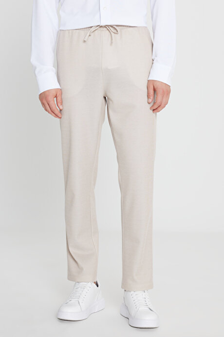 Pamuklu Standart Fit Normal Kesim Beli Bağlamalı Yan Cepli Jakarlı Bej Eşofman Altı resmi