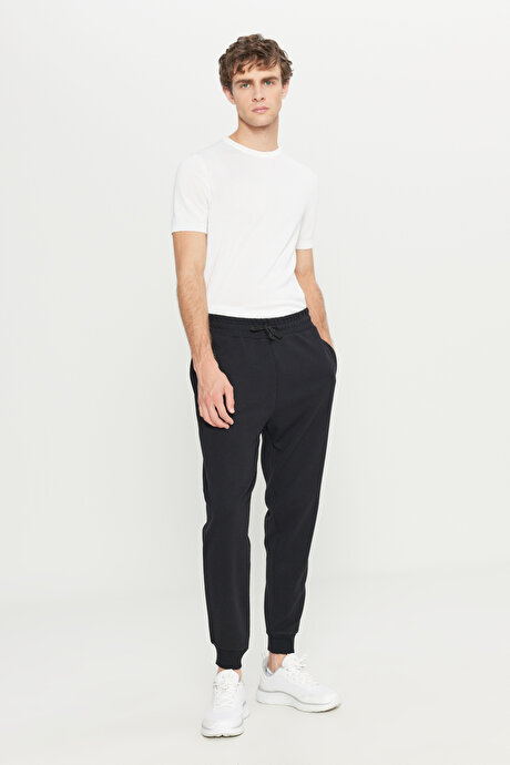 Pamuklu Standart Fit Beli Bağlamalı Desenli Yan Cepli Siyah Eşofman Altı resmi