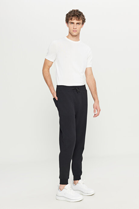 Pamuklu Standart Fit Beli Bağlamalı Desenli Yan Cepli Siyah Eşofman Altı resmi