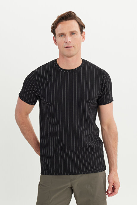 Slim Fit Dar Kesim Bisiklet Yaka Esnek Siyah Tişört resmi