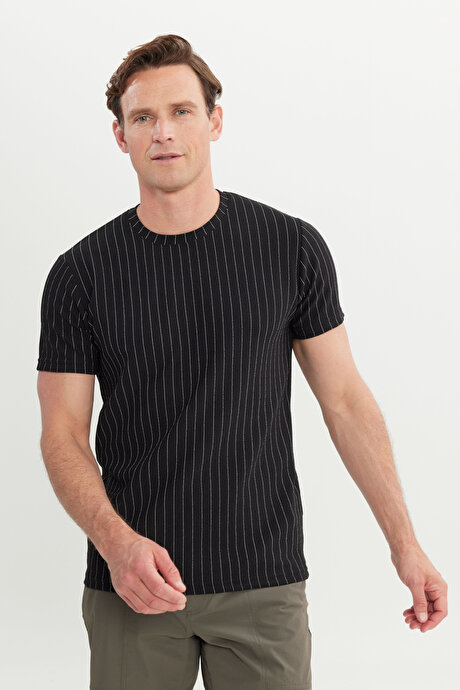 Slim Fit Dar Kesim Bisiklet Yaka Esnek Siyah Tişört resmi