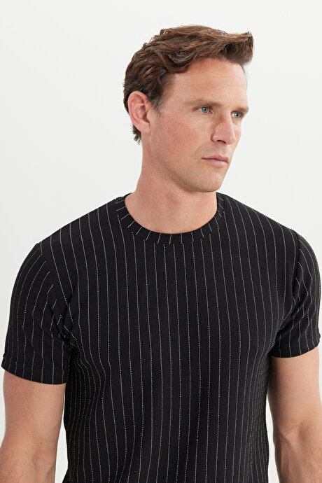 Slim Fit Dar Kesim Bisiklet Yaka Esnek Siyah Tişört resmi