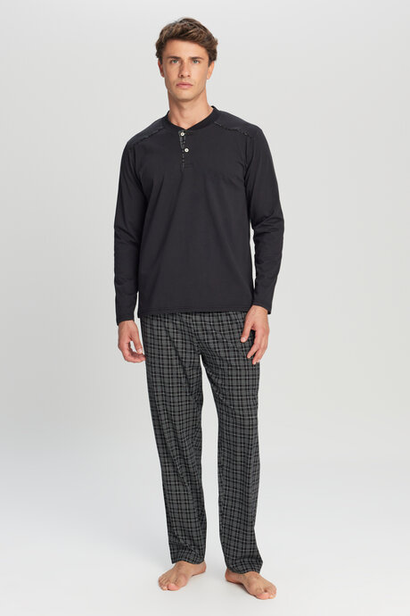 %100 Pamuk Standart Fit Normal Kesim Hakim Yaka Desenli Cepli Siyah Pijama Takımı resmi