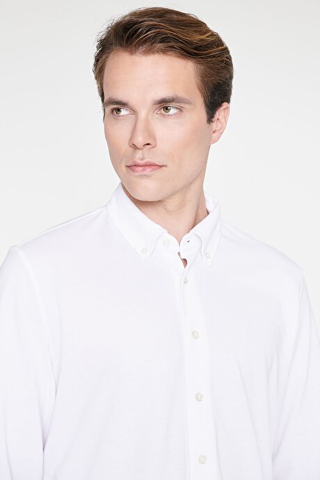 Pamuklu Tailored Slim Fit Dar Kesim Düğmeli Yaka Örme Beyaz Gömlek resmi