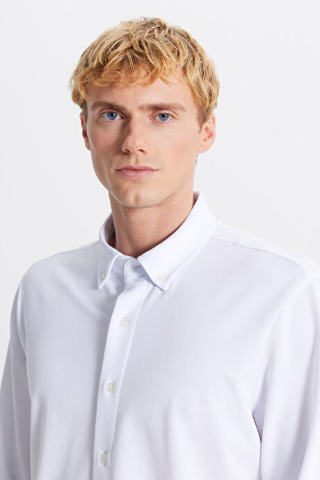 Pamuklu Tailored Slim Fit Dar Kesim Düğmeli Yaka Örme Beyaz Gömlek resmi