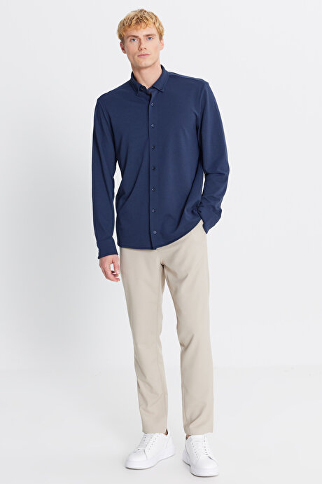 Pamuklu Tailored Slim Fit Dar Kesim Düğmeli Yaka Örme Lacivert Gömlek resmi