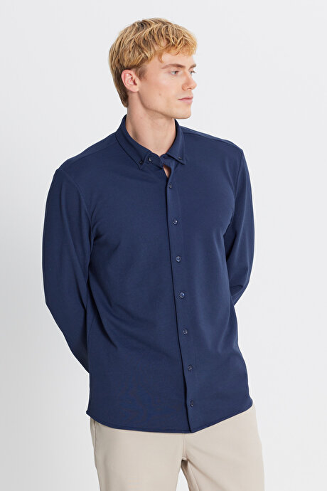 Pamuklu Tailored Slim Fit Dar Kesim Düğmeli Yaka Örme Lacivert Gömlek resmi