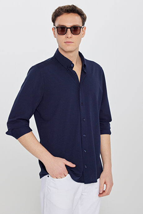 Pamuklu Tailored Slim Fit Dar Kesim Düğmeli Yaka Örme Lacivert Gömlek resmi