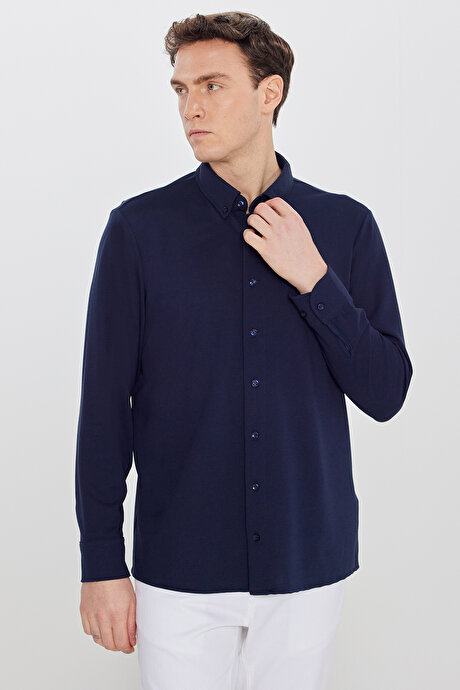 Pamuklu Tailored Slim Fit Dar Kesim Düğmeli Yaka Örme Lacivert Gömlek resmi