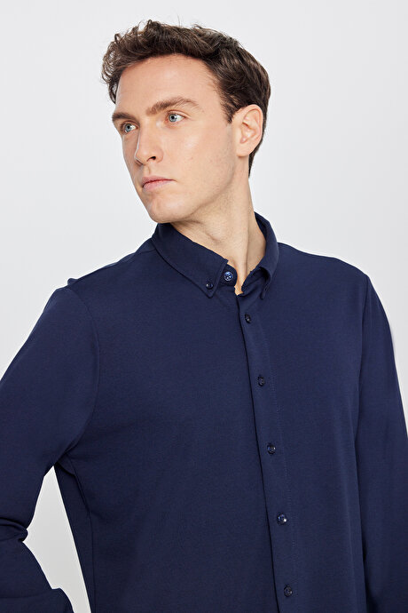 Pamuklu Tailored Slim Fit Dar Kesim Düğmeli Yaka Örme Lacivert Gömlek resmi
