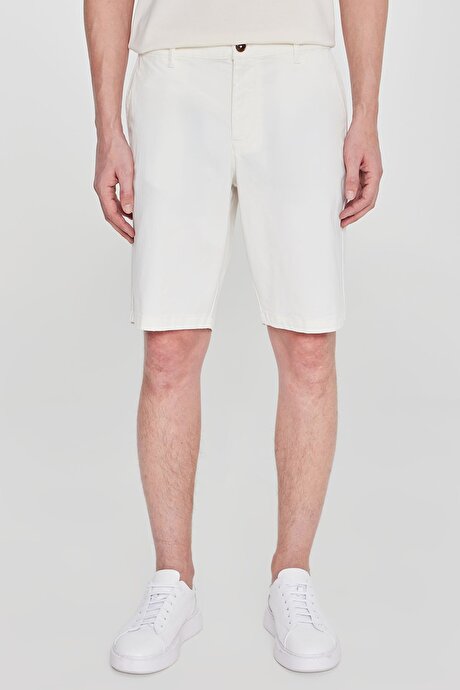 Pamuklu Slim Fit Dar Kesim Yan Cepli Esnek Beyaz Şort resmi