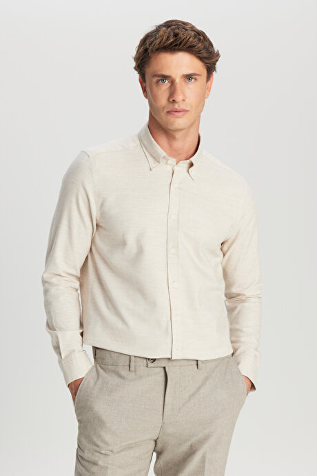 %100 Pamuk Slim Fit Dar Kesim Düğmeli Yaka Diagonal Desenli Flanel Bej Gömlek resmi