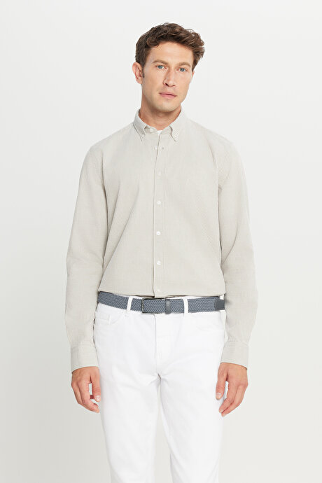 %100 Pamuk Slim Fit Dar Kesim Düğmeli Yaka Çizgili Bej-Beyaz Gömlek resmi