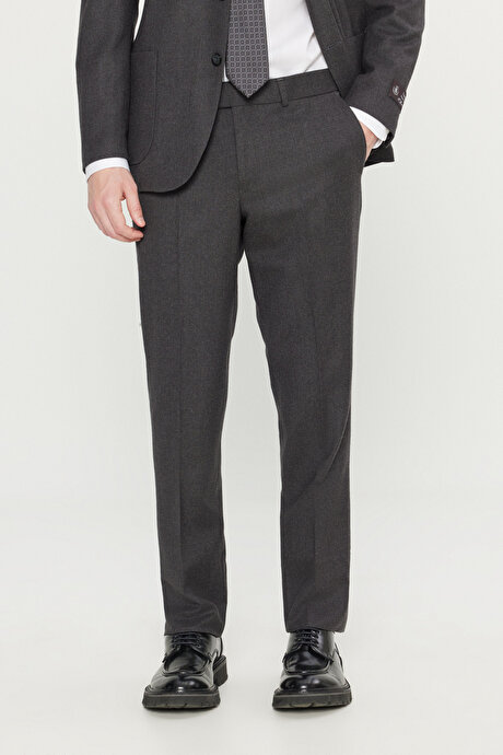 %100 Yün Slim Fit Dar Kesim Kırlangıç Yaka Torba Cepli Antrasit Takım Elbise resmi