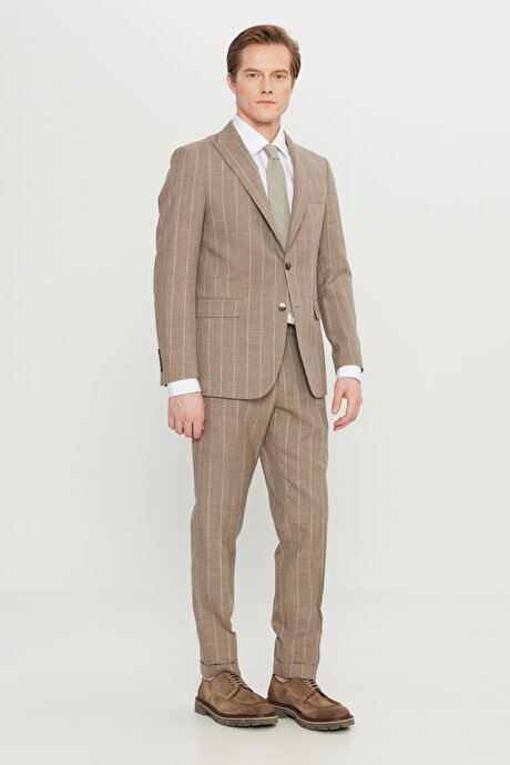 %100 Yün Slim Fit Dar Kesim Kırlangıç Yaka Kapak Cepli Çizgili Bej Takım Elbise resmi