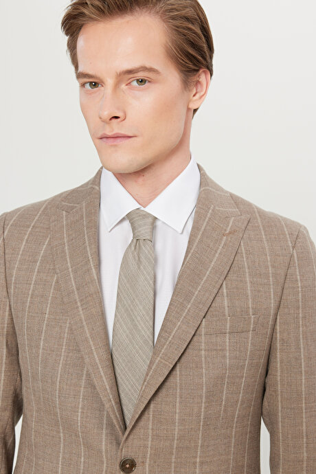 %100 Yün Slim Fit Dar Kesim Kırlangıç Yaka Kapak Cepli Çizgili Bej Takım Elbise resmi