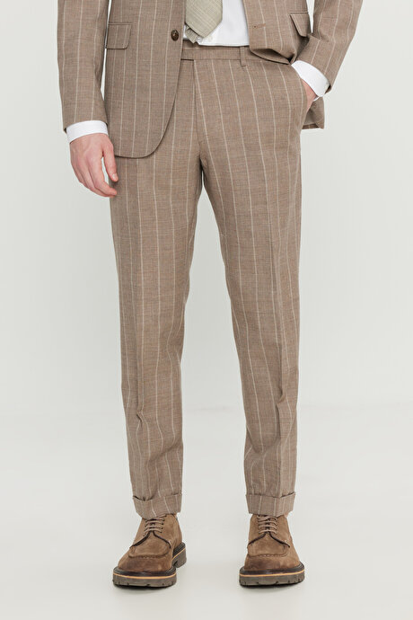 %100 Yün Slim Fit Dar Kesim Kırlangıç Yaka Kapak Cepli Çizgili Bej Takım Elbise resmi