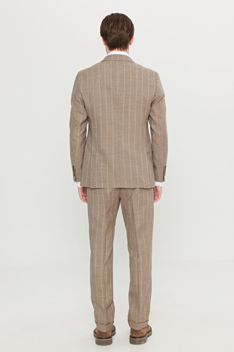 %100 Yün Slim Fit Dar Kesim Kırlangıç Yaka Kapak Cepli Çizgili Bej Takım Elbise resmi