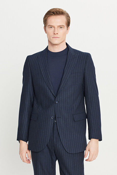 %100 Yün Slim Fit Dar Kesim Kırlangıç Yaka Kapak Cepli Çizgili Lacivert Takım Elbise resmi