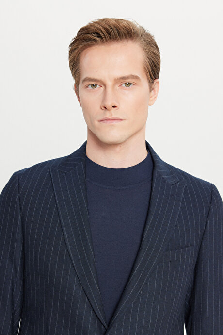 %100 Yün Slim Fit Dar Kesim Kırlangıç Yaka Kapak Cepli Çizgili Lacivert Takım Elbise resmi