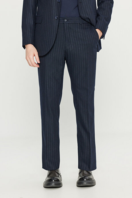 %100 Yün Slim Fit Dar Kesim Kırlangıç Yaka Kapak Cepli Çizgili Lacivert Takım Elbise resmi