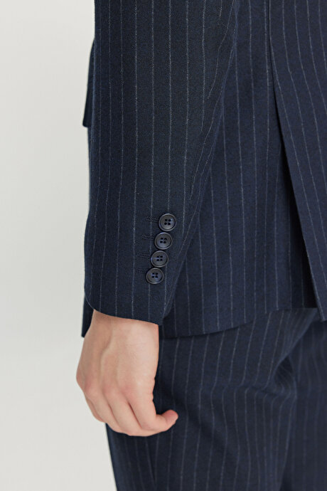 %100 Yün Slim Fit Dar Kesim Kırlangıç Yaka Kapak Cepli Çizgili Lacivert Takım Elbise resmi