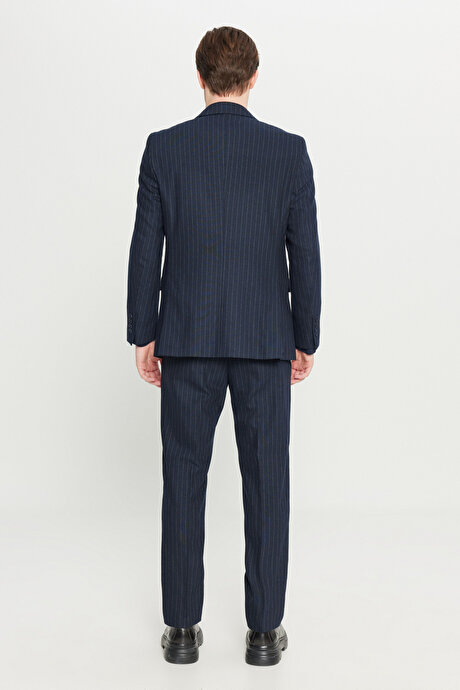%100 Yün Slim Fit Dar Kesim Kırlangıç Yaka Kapak Cepli Çizgili Lacivert Takım Elbise resmi