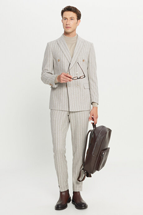 Yünlü Sıcak Tutan Slim Fit Dar Kesim Kırlangıç Yaka Kruvaze Vizon Takım Elbise resmi