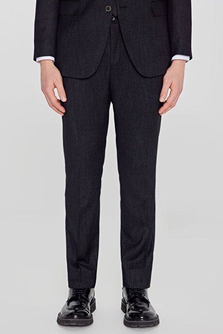 Slim Fit Dar Kesim Kırlangıç Yaka Beli Gizli Lastikli Kapak Cepli Desenli Siyah Takım Elbise resmi