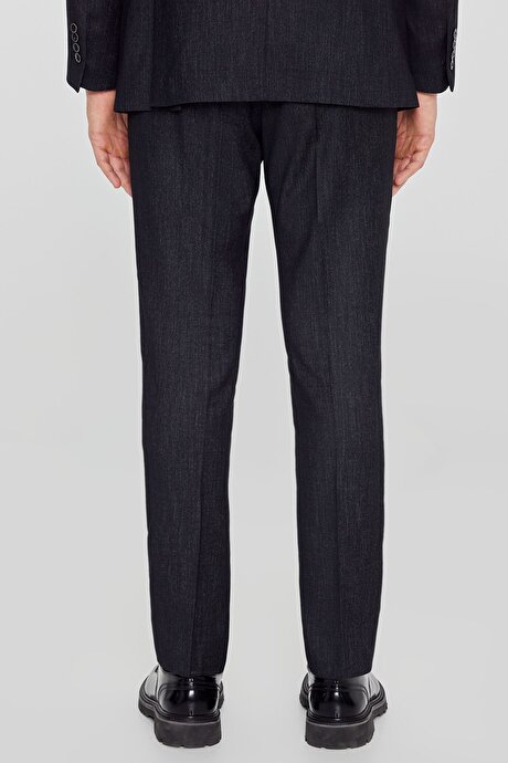 Slim Fit Dar Kesim Kırlangıç Yaka Beli Gizli Lastikli Kapak Cepli Desenli Siyah Takım Elbise resmi