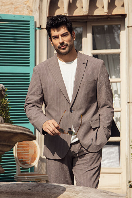 Slim Fit Dar Kesim Kırlangıç Yaka Kapak Cepli Çizgili Esnek Kahverengi Takım Elbise resmi