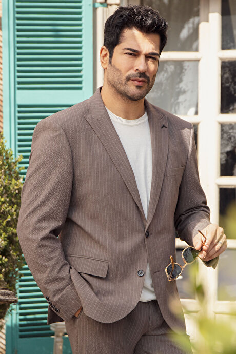 Slim Fit Dar Kesim Kırlangıç Yaka Kapak Cepli Çizgili Esnek Kahverengi Takım Elbise resmi