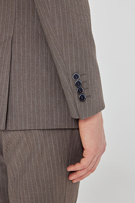 Slim Fit Dar Kesim Kırlangıç Yaka Kapak Cepli Çizgili Esnek Kahverengi Takım Elbise resmi
