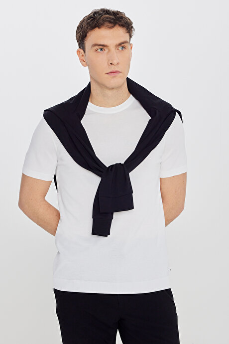 Standart Fit Normal Kesim Bisiklet Yaka Triko Ekru Tişört resmi