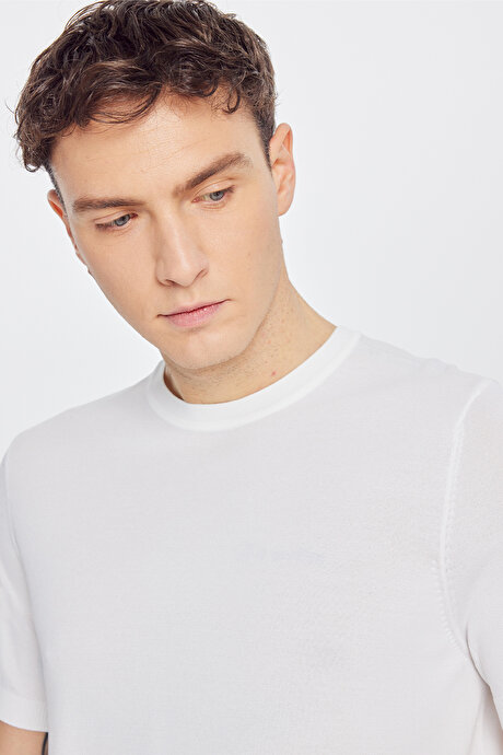 Standart Fit Normal Kesim Bisiklet Yaka Triko Ekru Tişört resmi