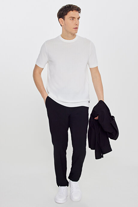 Standart Fit Normal Kesim Bisiklet Yaka Jakarlı Triko Ekru Tişört resmi