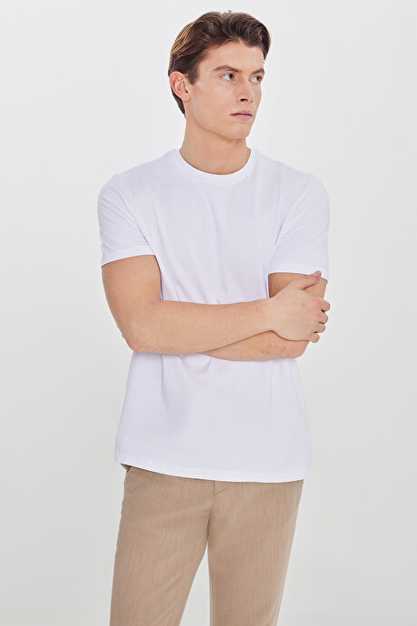 Pamuklu Standart Fit Bisiklet Yaka Basic Beyaz Tişört resmi