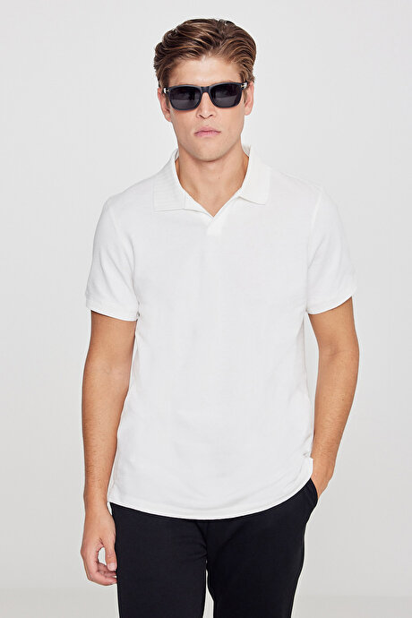 %100 Pamuk Slim Fit Dar Kesim Polo Yaka Jakarlı Ekru Tişört resmi