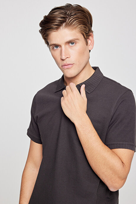 %100 Pamuk Slim Fit Dar Kesim Polo Yaka Jakarlı Kahverengi Tişört resmi