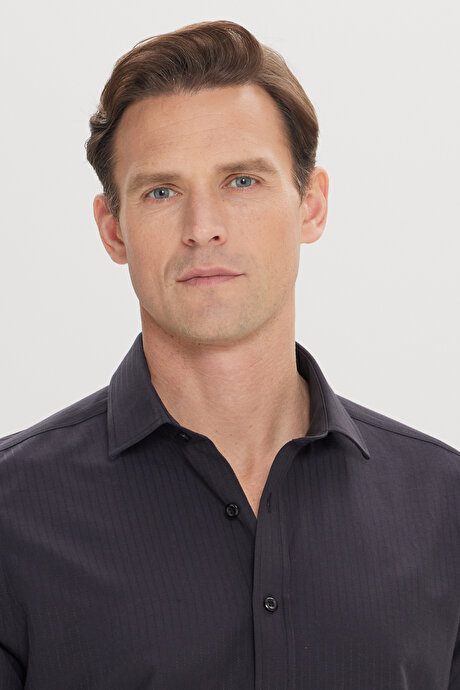 Pamuklu Slim Fit Dar Kesim Klasik Yaka Çizgili Siyah Gömlek resmi