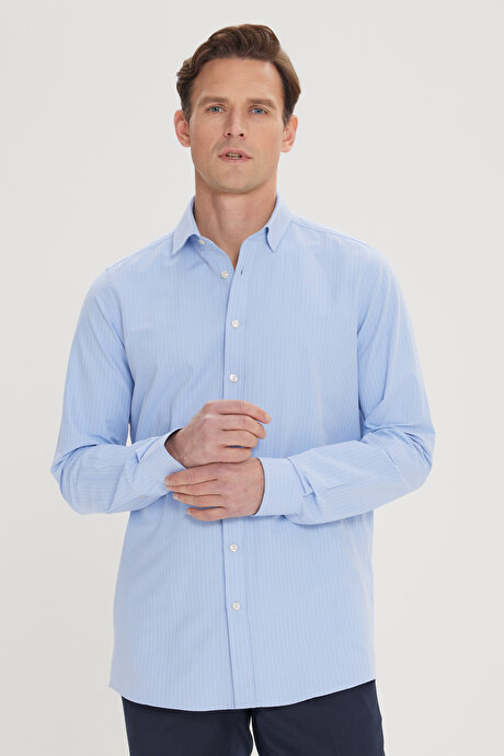 Pamuklu Slim Fit Dar Kesim Klasik Yaka Çizgili Açık Mavi Gömlek resmi