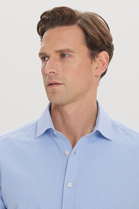 Pamuklu Slim Fit Dar Kesim Klasik Yaka Çizgili Açık Mavi Gömlek resmi