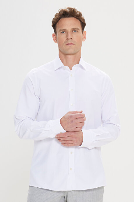 Pamuklu Slim Fit Dar Kesim Klasik Yaka Armürlü Beyaz Gömlek resmi