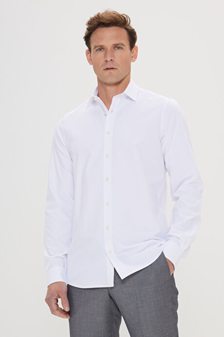 Pamuklu Slim Fit Dar Kesim Klasik Yaka Armürlü Beyaz Gömlek resmi